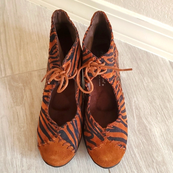 HELLE COMFORT Shoes Low Heel Ankle Bootie Animal Print Snake Tiger Zebra - Picture 5 of 16